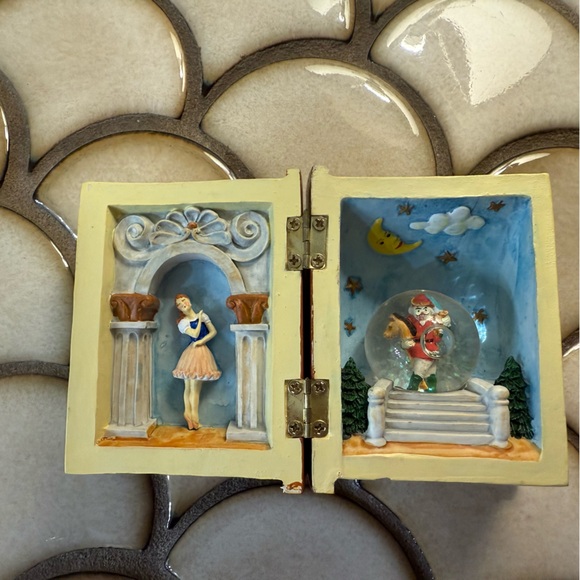 Nutcrackerer Ballet Ceramic Hinged Book Snow Globe 3D Handcrafted for Silvestri - Picture 3 of 10